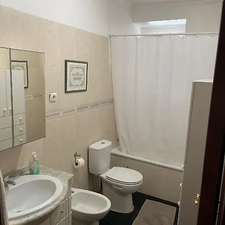 Quarto Duplo Espacoso Em Alfama *